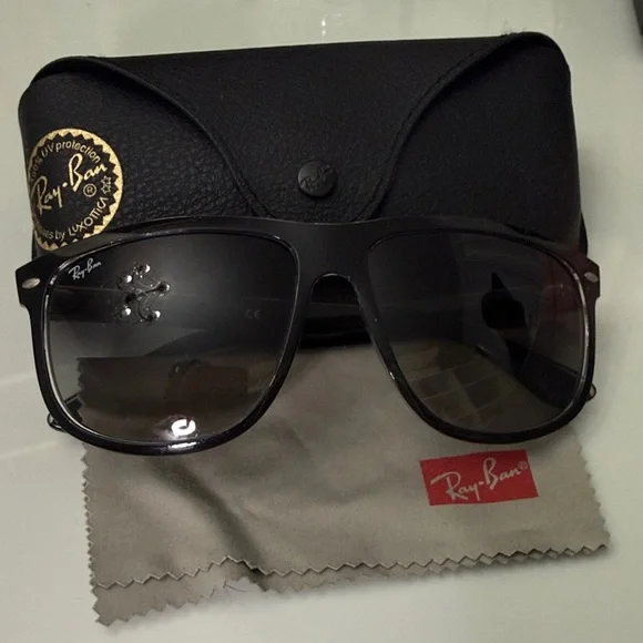 Ray-Ban Black Frame with Gray Lenses Sunglasses - Picture 2 of 4